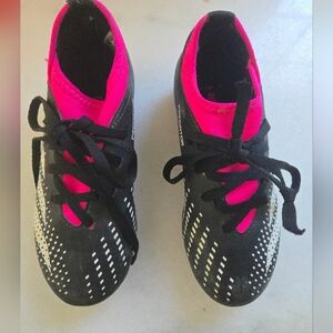 Adidas Youth Predator Cleats black and fuscia Size 13 K Little Girl